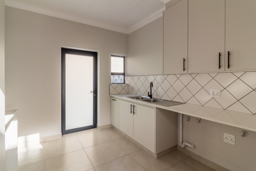 3 Bedroom Property for Sale in Fraaiuitsig Western Cape